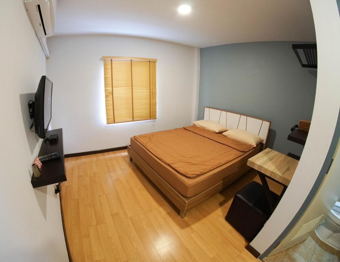 Inn Trog And Inn Soi (Adults Only) Bangkok Exteriör bild