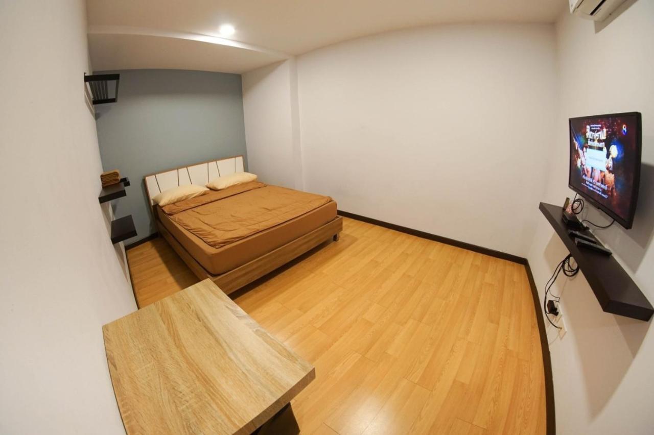 Inn Trog And Inn Soi (Adults Only) Bangkok Exteriör bild