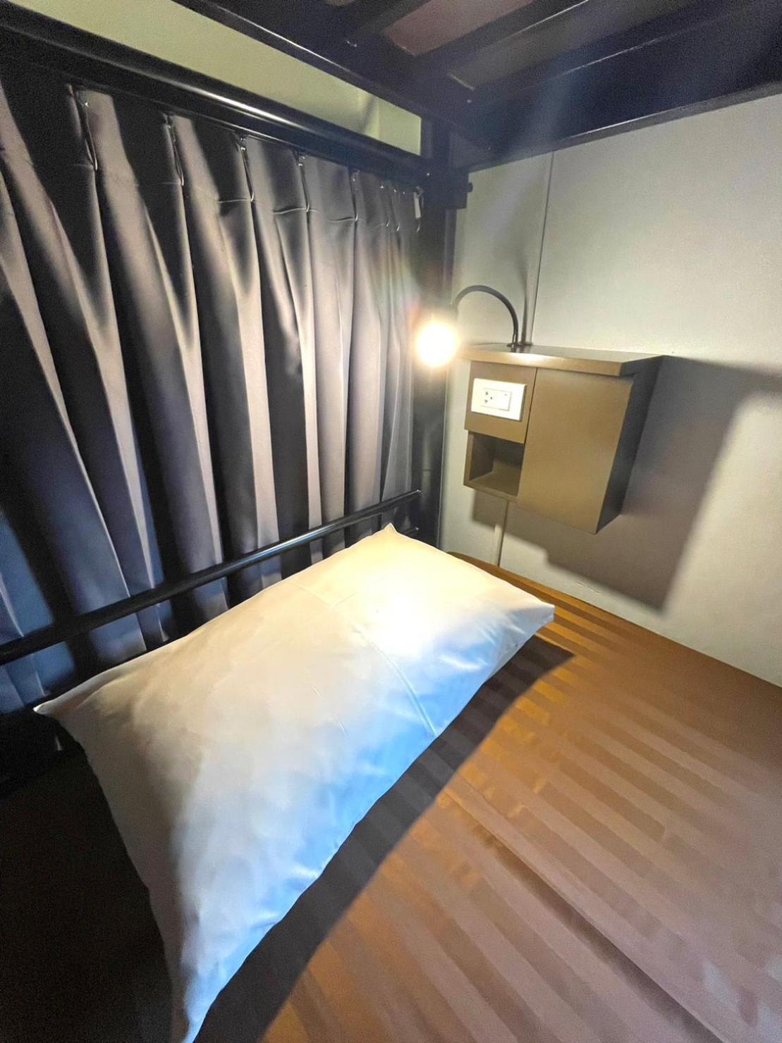 Inn Trog And Inn Soi (Adults Only) Bangkok Exteriör bild