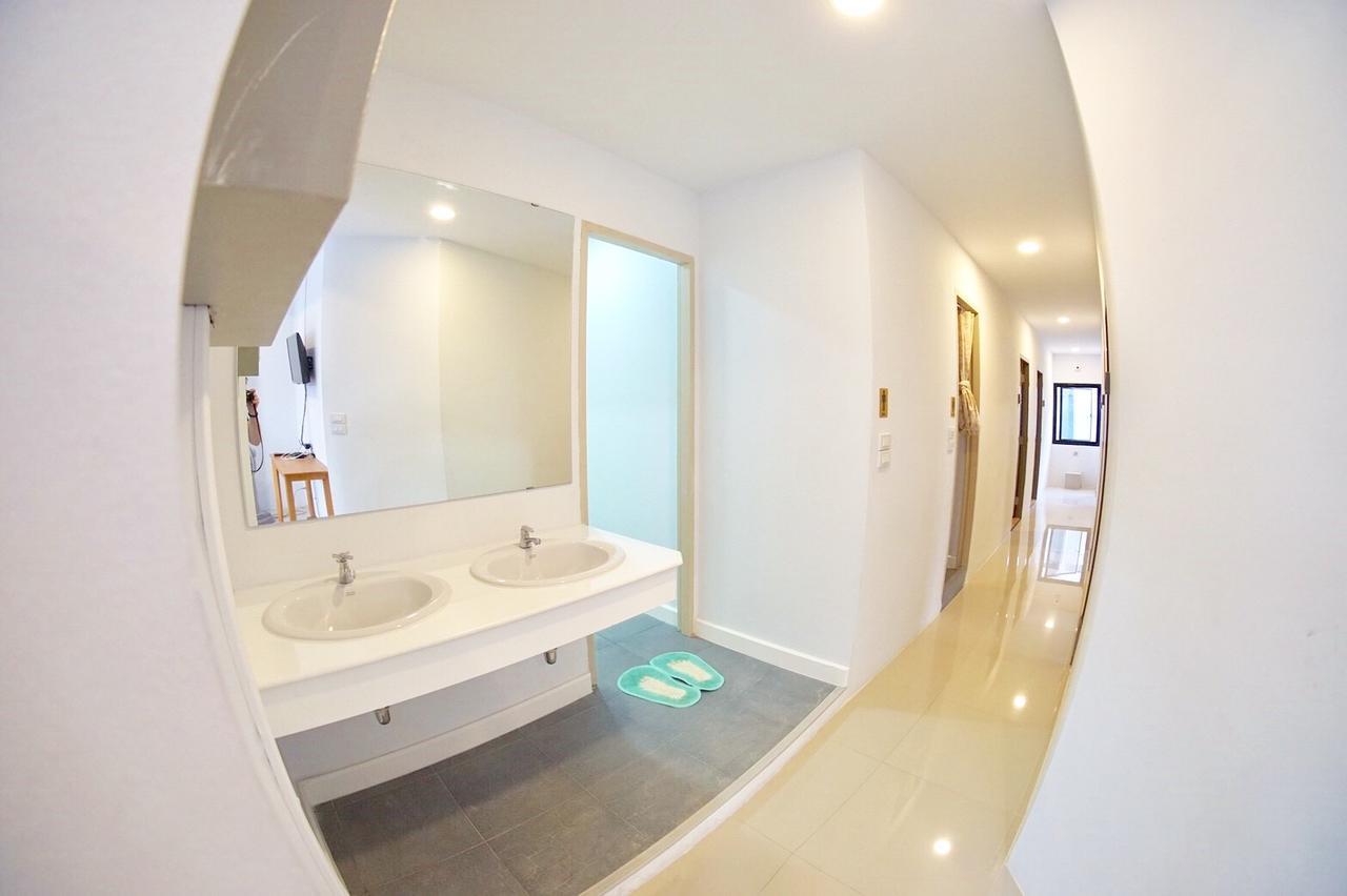 Inn Trog And Inn Soi (Adults Only) Bangkok Exteriör bild